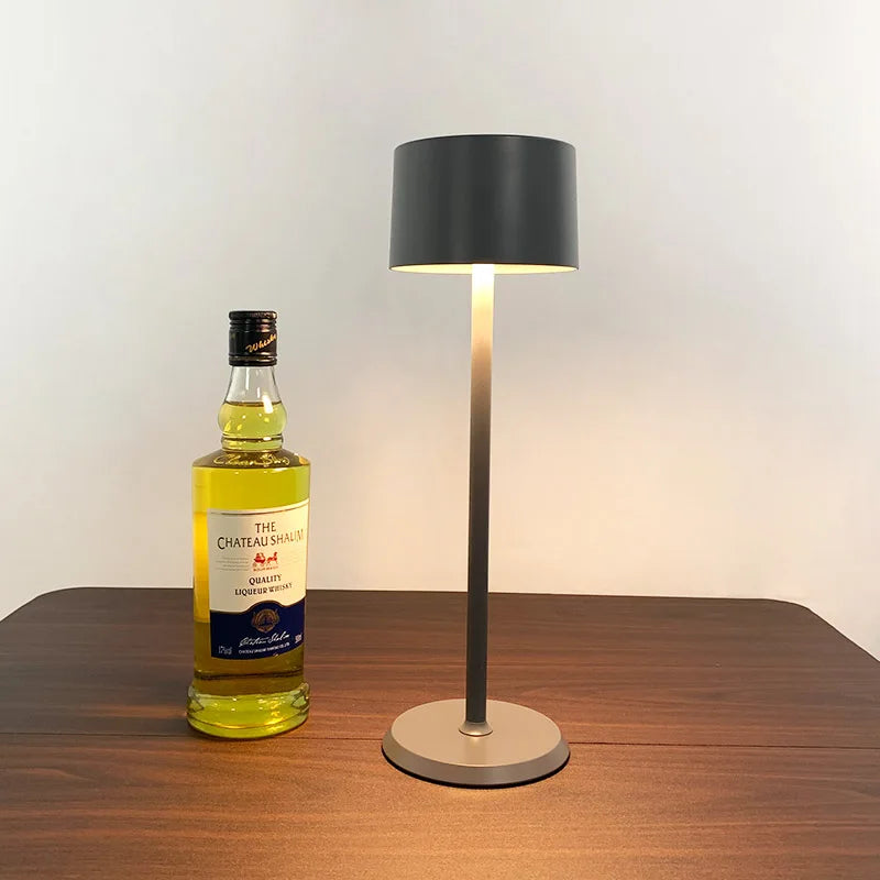 AluTouch - Hliníková stolová lampa