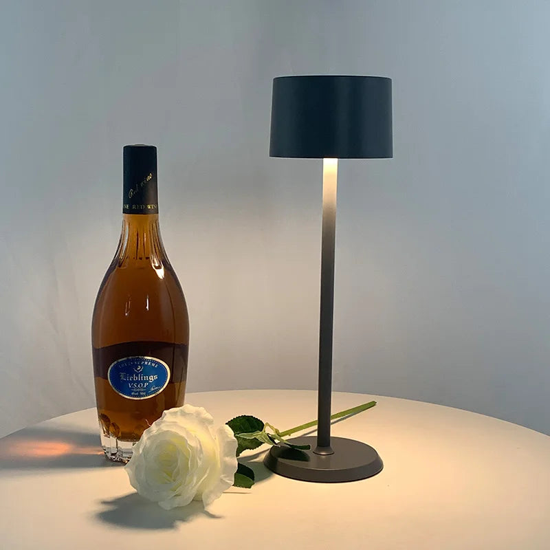 AluTouch - Hliníková stolová lampa