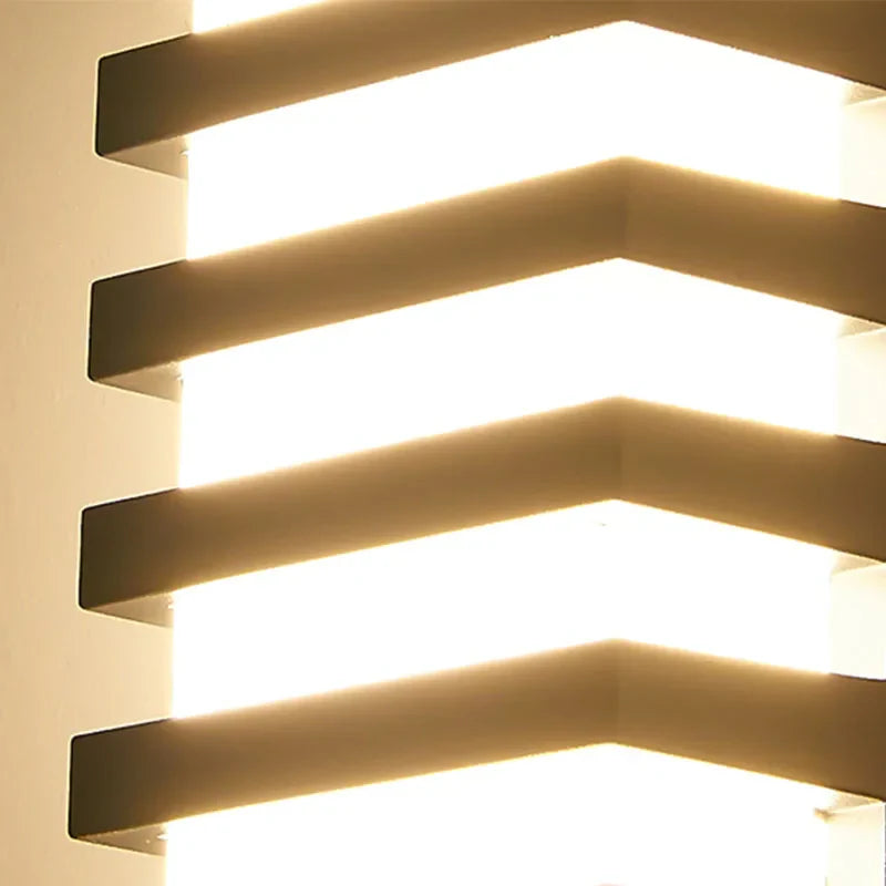 AlumiLuxe - Moderná hliníková lampa
