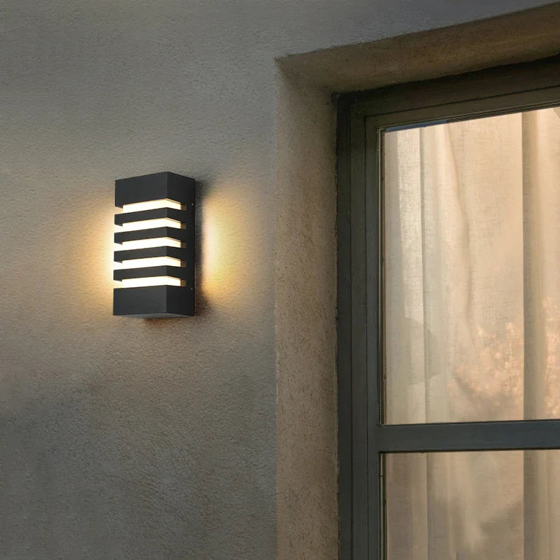 AlumiLuxe - Moderná hliníková lampa