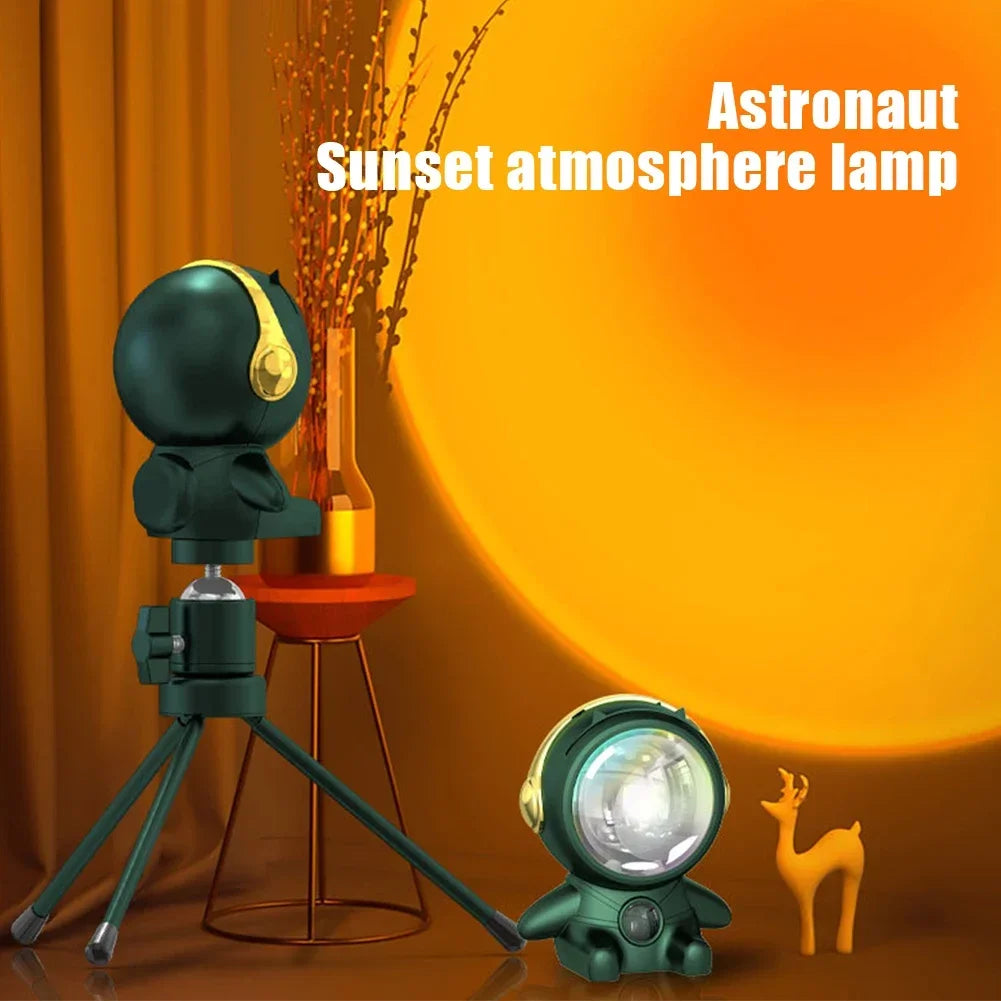 MiniAura - Lampa astronauta pri západe slnka