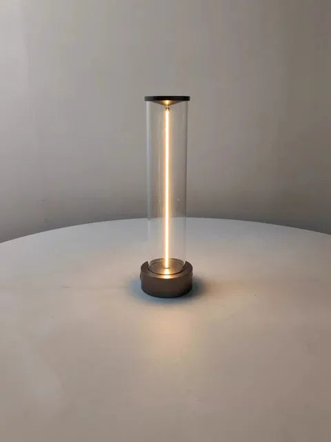 BasicShine - Minimalistická stolová lampa