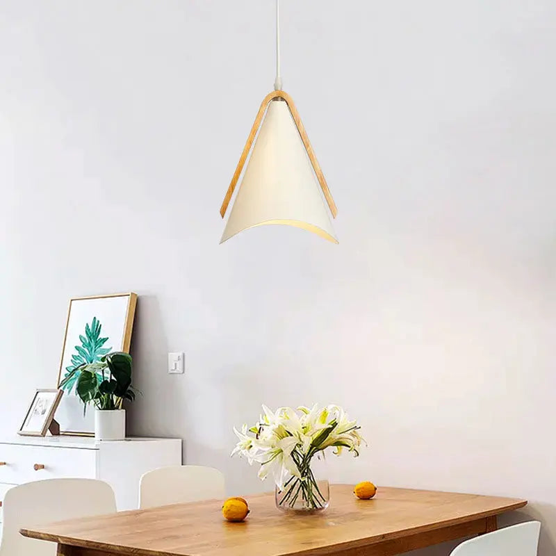 LuxeLuminaire - Moderná závesná lampa zo železa a dreva