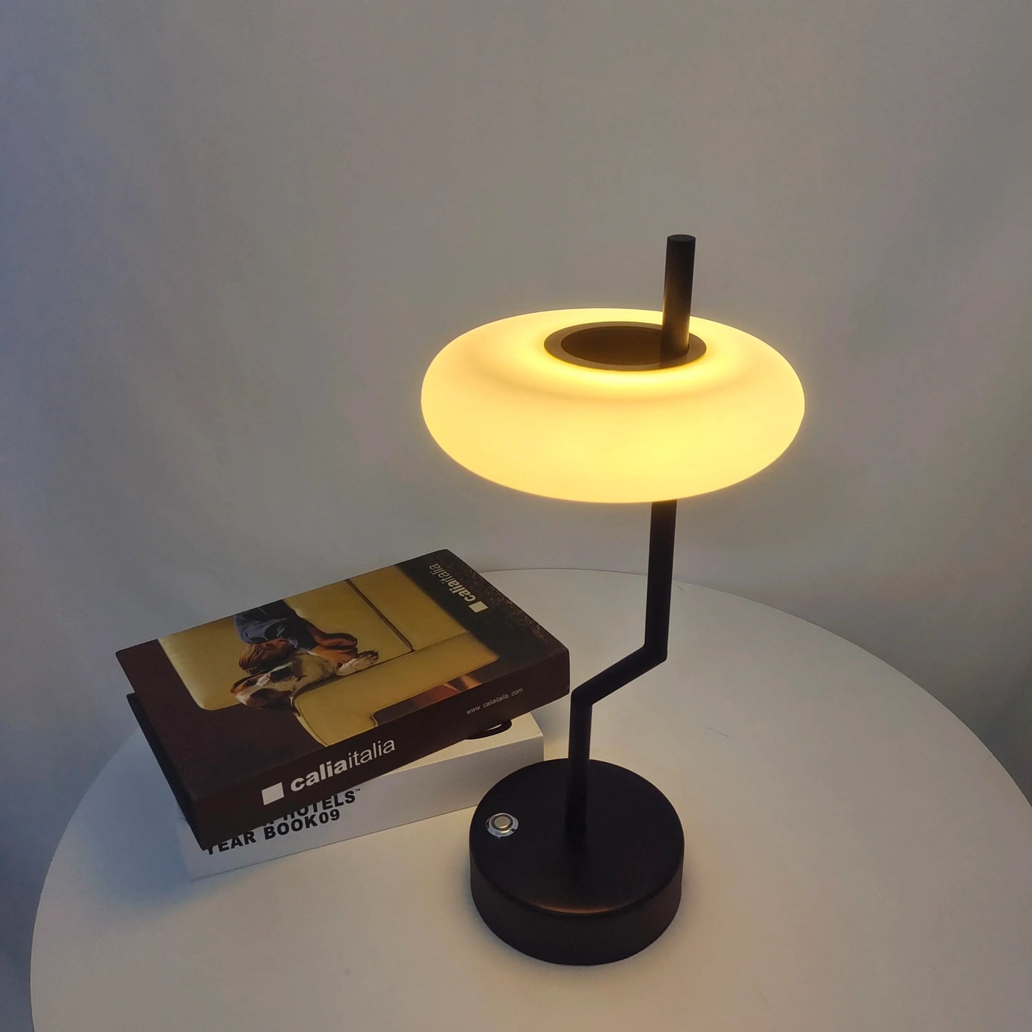 SwayGlow - Nepravidelná rotujúca moderná lampa