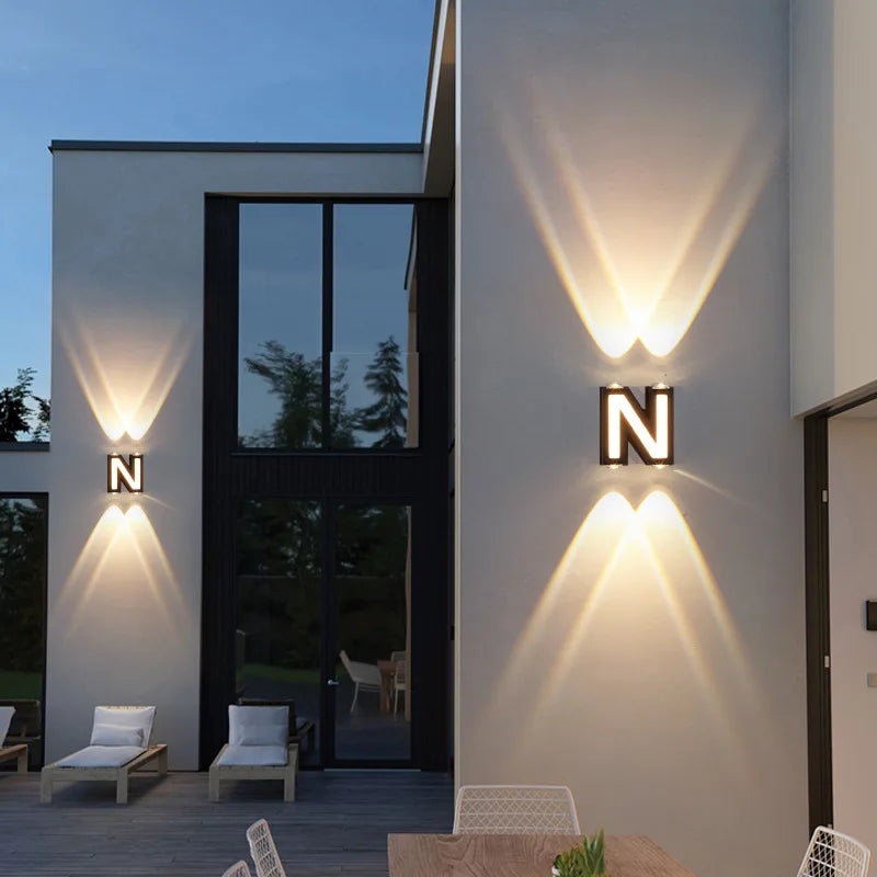 LetterGlow - Vonkajšie nástenné svietidlo s písmenami