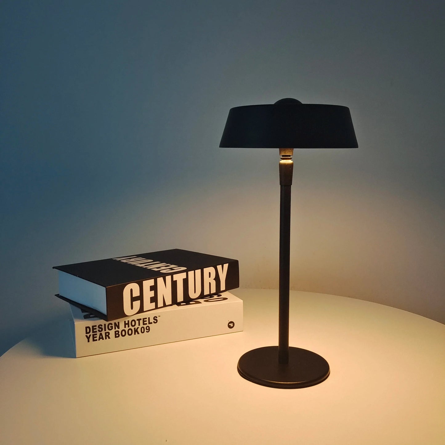 SensaGlow - Senzorová stolová lampa