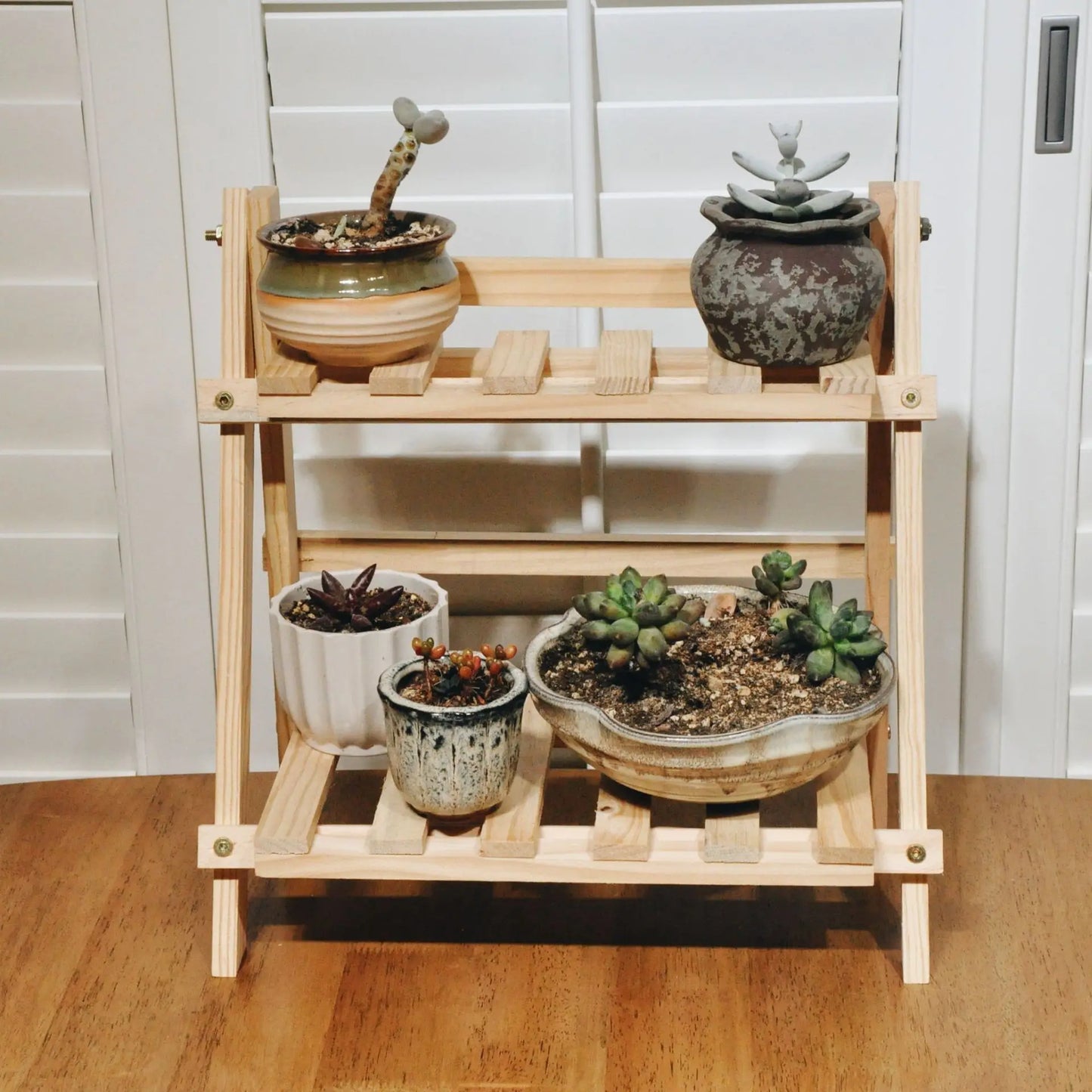 WoodenDisplay | 2-úrovňový organizér na stôl