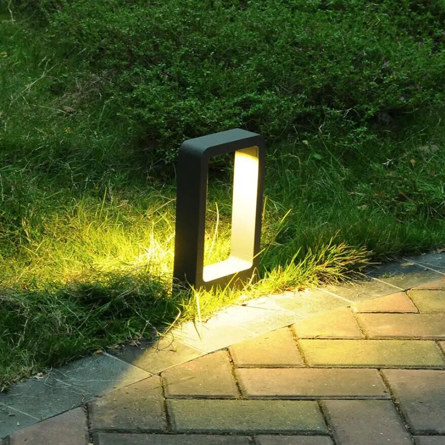 AquaGlow - Vodotesná lampa na trávnik