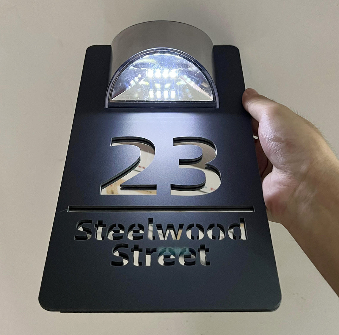 Personalizované solárne LED svetlo číslo domu Sign
