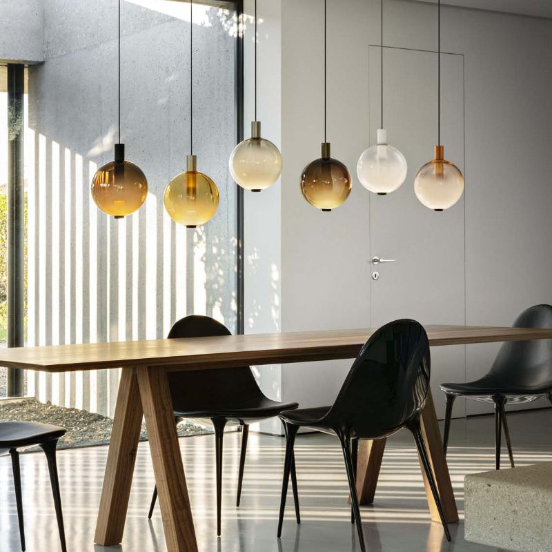 Minimalistická lampa z farebného skla Led