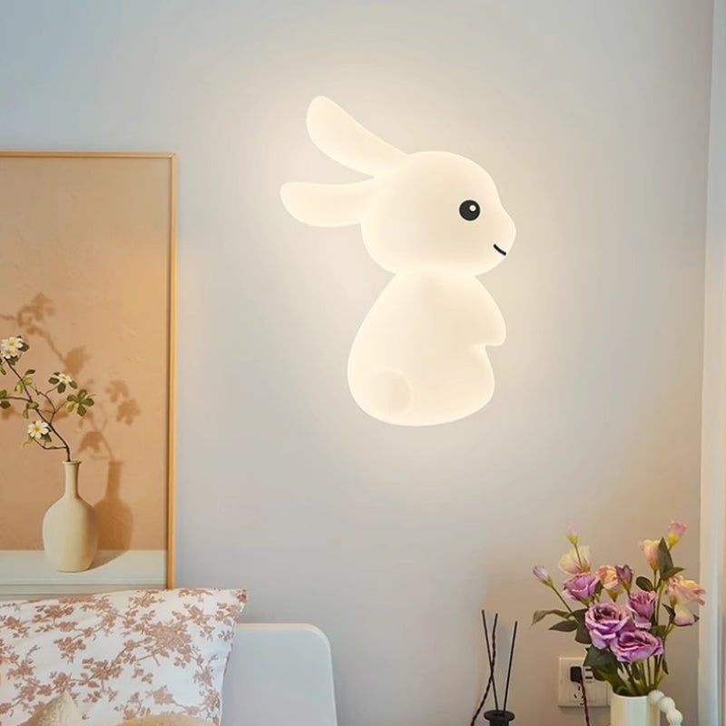 Roztomilá nástenná lampa s králikom