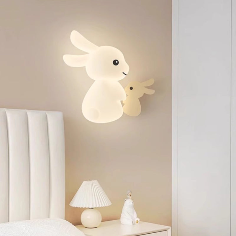 Roztomilá nástenná lampa s králikom