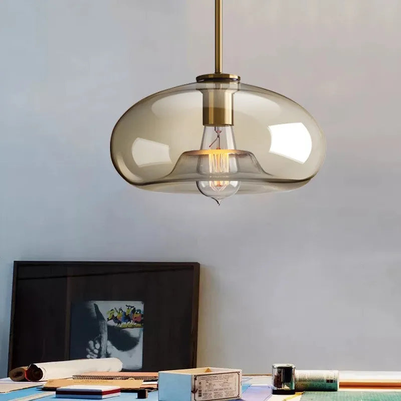 Moderná sklenená závesná lampa
