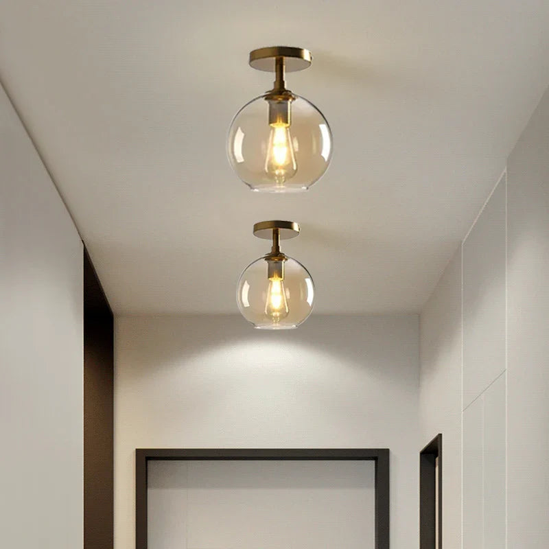 Moderná sklenená závesná lampa