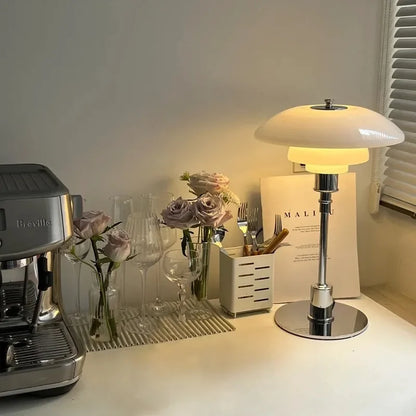VintageRadiance - LED sklenená stolová lampa na čítanie