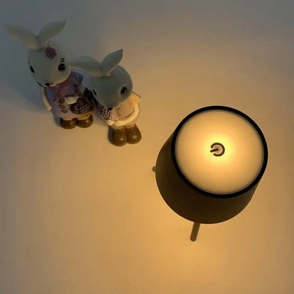 TriLeg - stolová lampa na statíve
