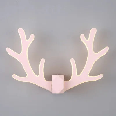 VibrantHorns - Farebná nástenná lampa z parožia