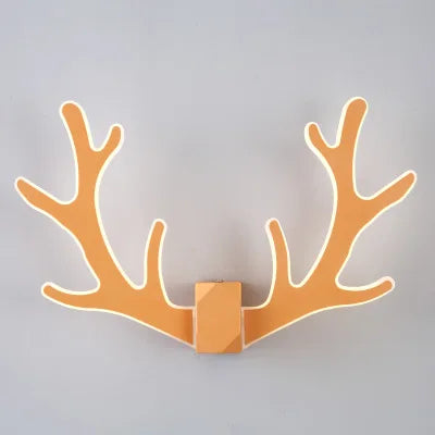 VibrantHorns - Farebná nástenná lampa z parožia