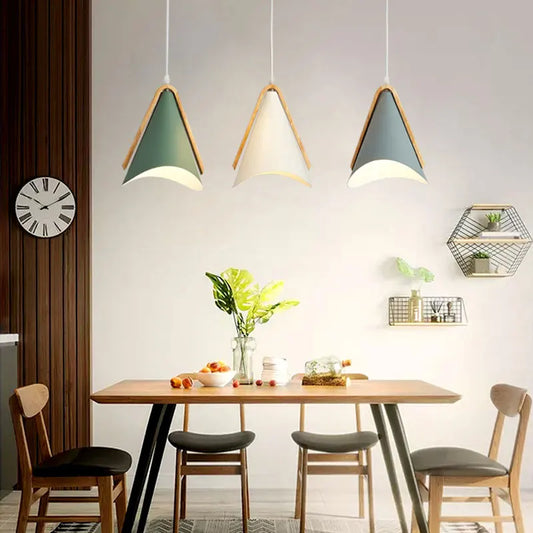 LuxeLuminaire - Moderná závesná lampa zo železa a dreva