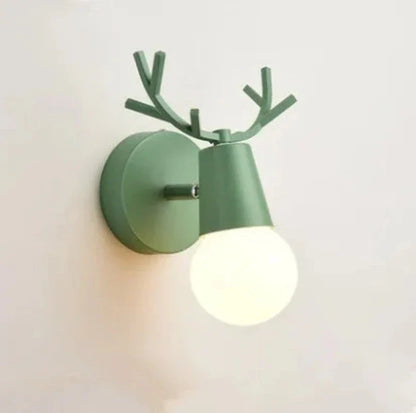 AntlerGlow - Nástenné svietidlo z parožia Macaron