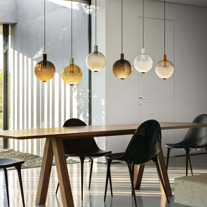 Minimalistická lampa z farebného skla Led