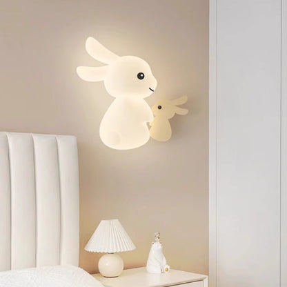 Roztomilá nástenná lampa s králikom